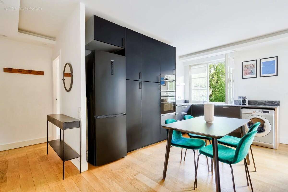 Appartement à NEUILLY-SUR-SEINE