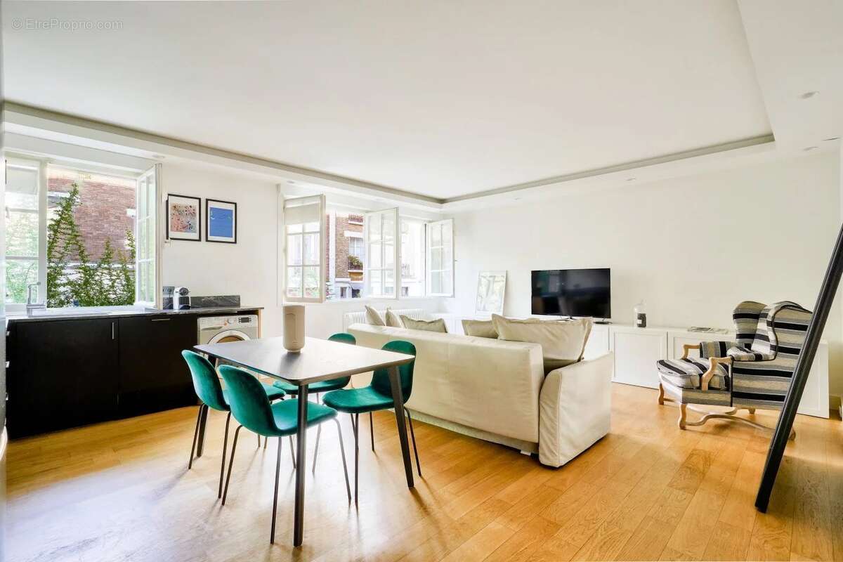 Appartement à NEUILLY-SUR-SEINE