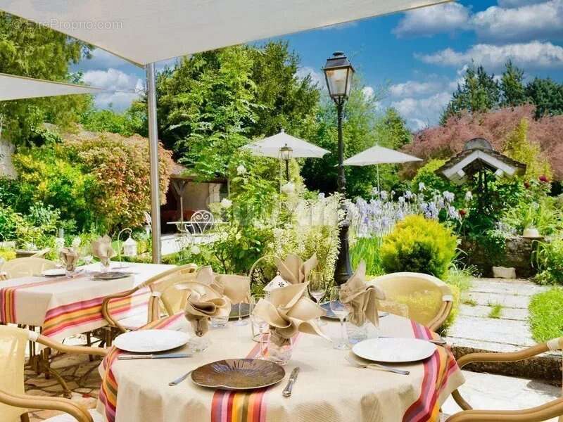 Commerce à CHEVERNY