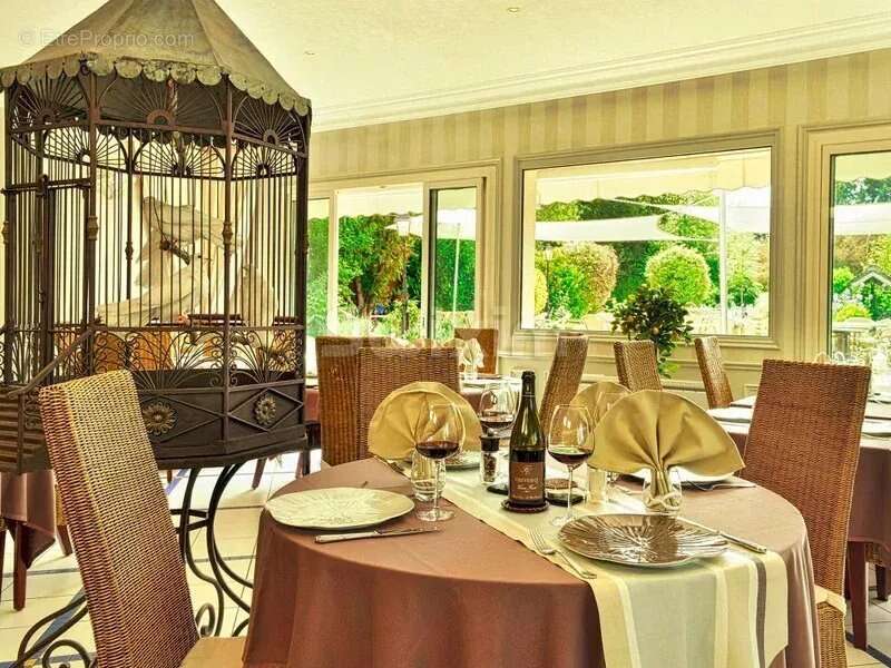 Commerce à CHEVERNY