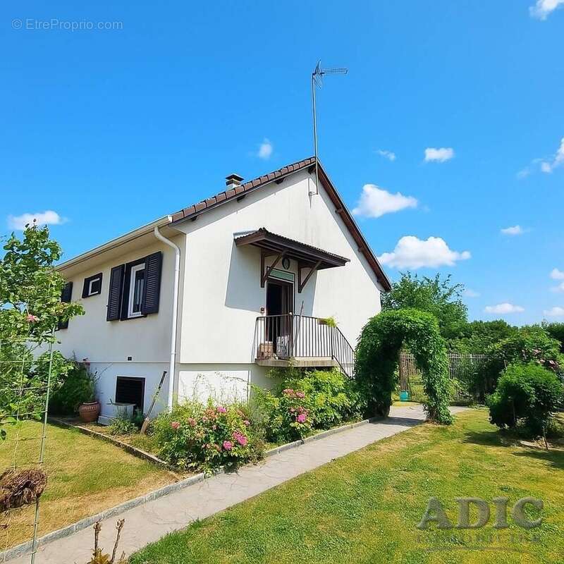 Maison à LE PLESSIS-BELLEVILLE