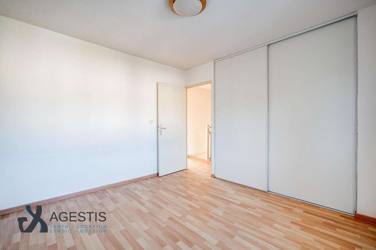   - Maison à SAINT-JEAN