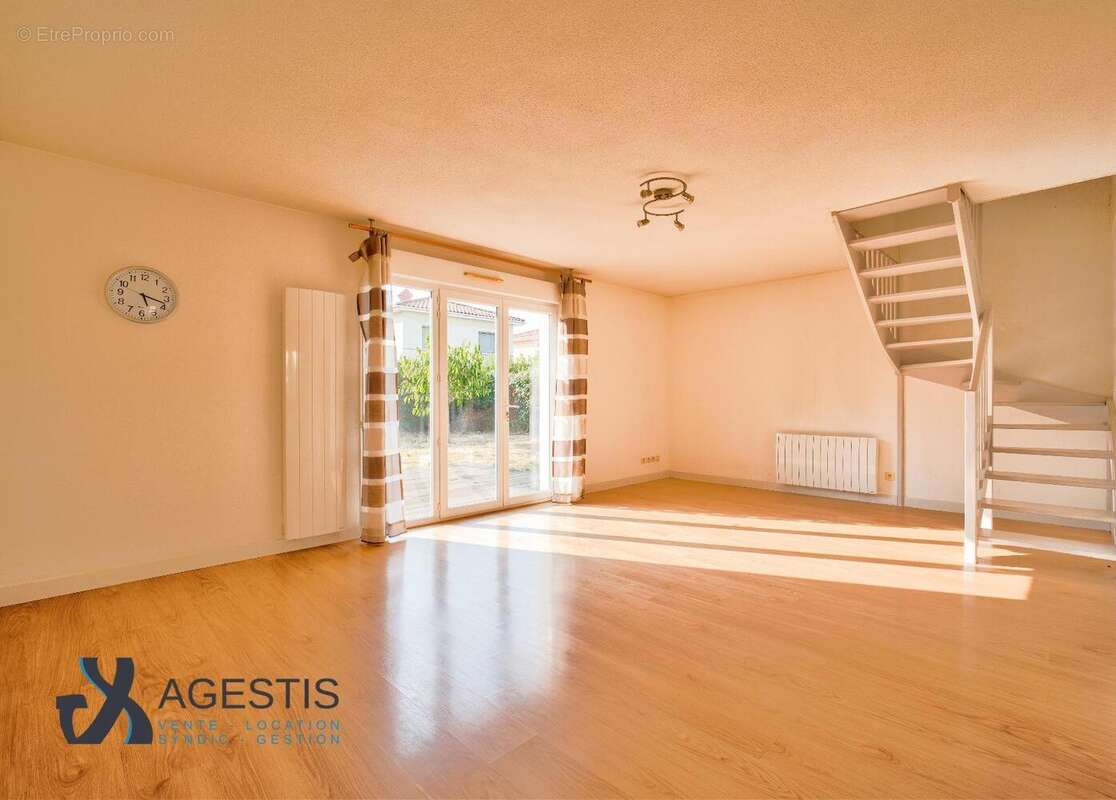   - Maison à SAINT-JEAN