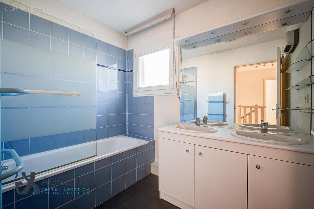   - Maison à SAINT-JEAN