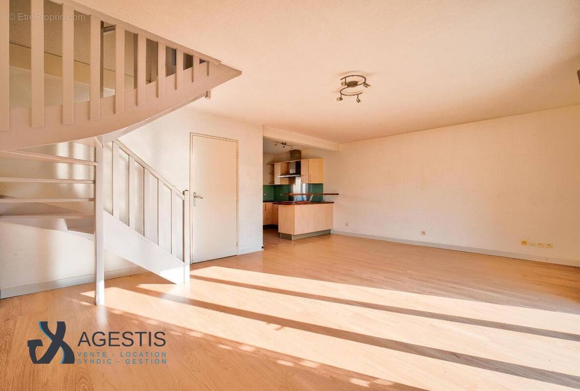   - Maison à SAINT-JEAN