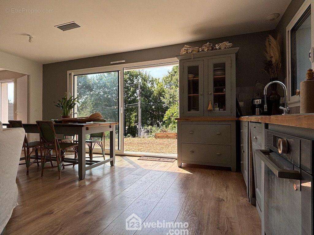 En vue inversée, - Maison à BERUGES