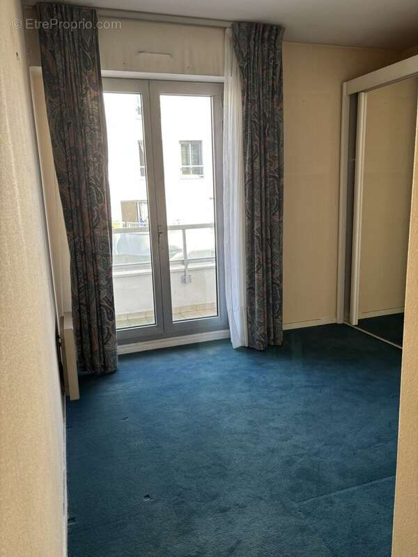 Chambre 2 - Appartement à NOGENT-SUR-MARNE