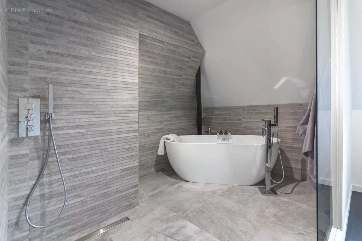 Maison à SAINT-JEAN-D&#039;ANGELY