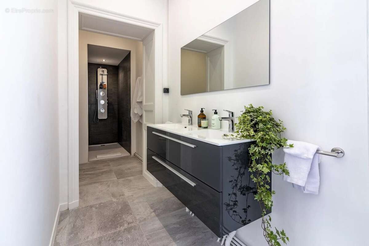 Maison à SAINT-JEAN-D&#039;ANGELY