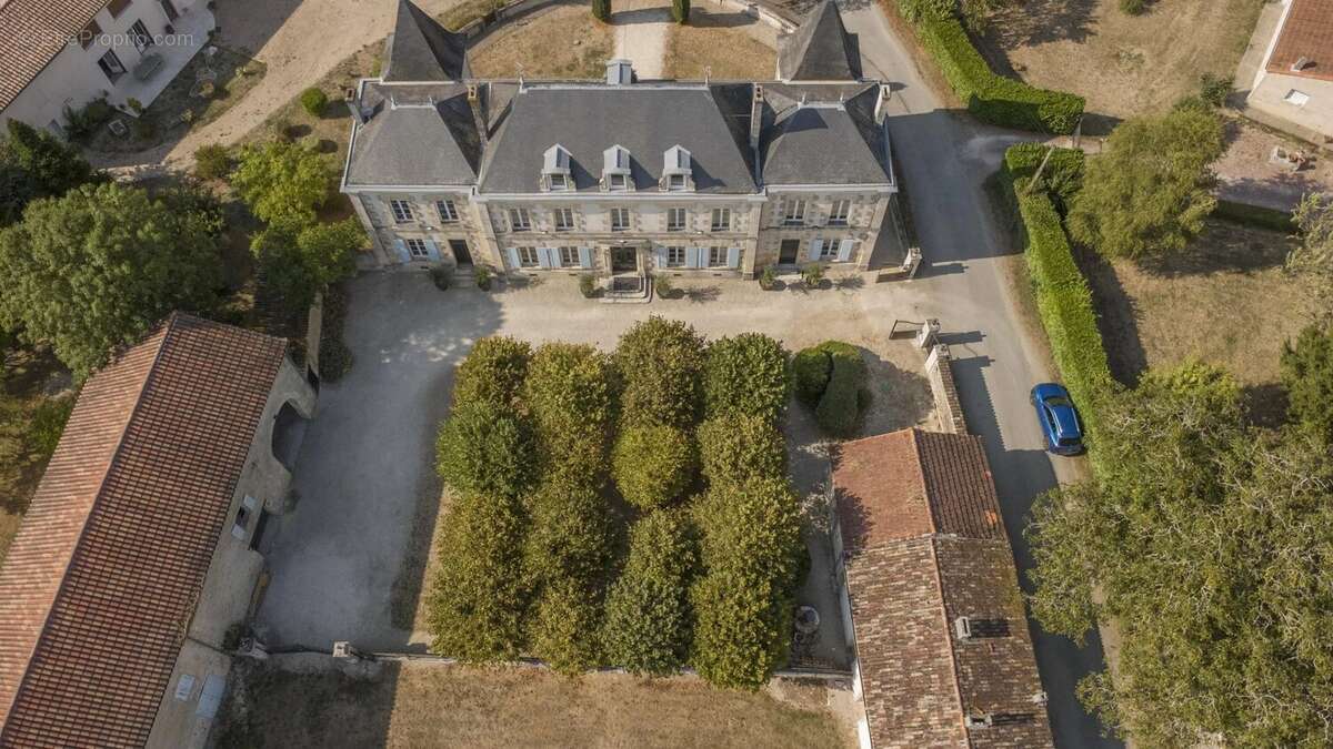 Maison à SAINT-JEAN-D&#039;ANGELY