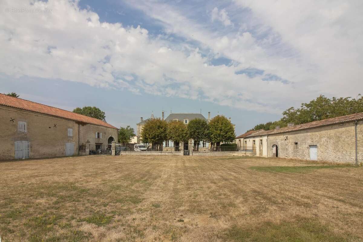 Maison à SAINT-JEAN-D&#039;ANGELY