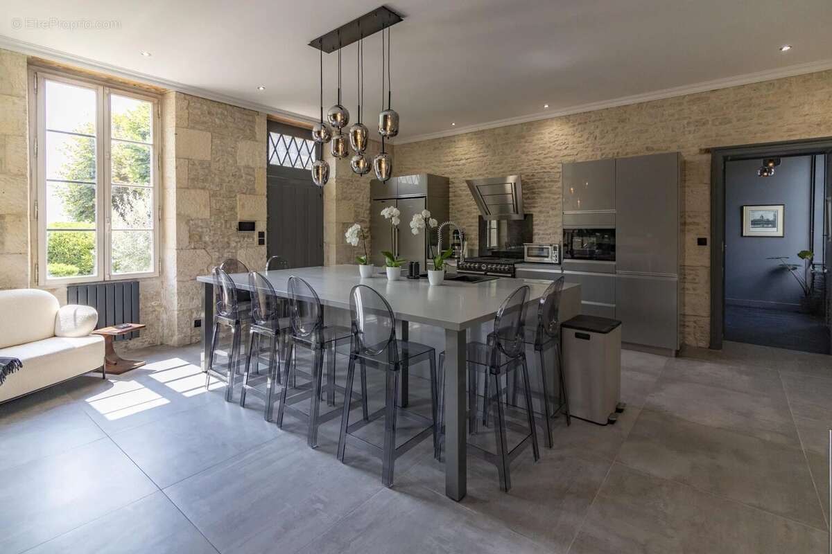 Maison à SAINT-JEAN-D&#039;ANGELY