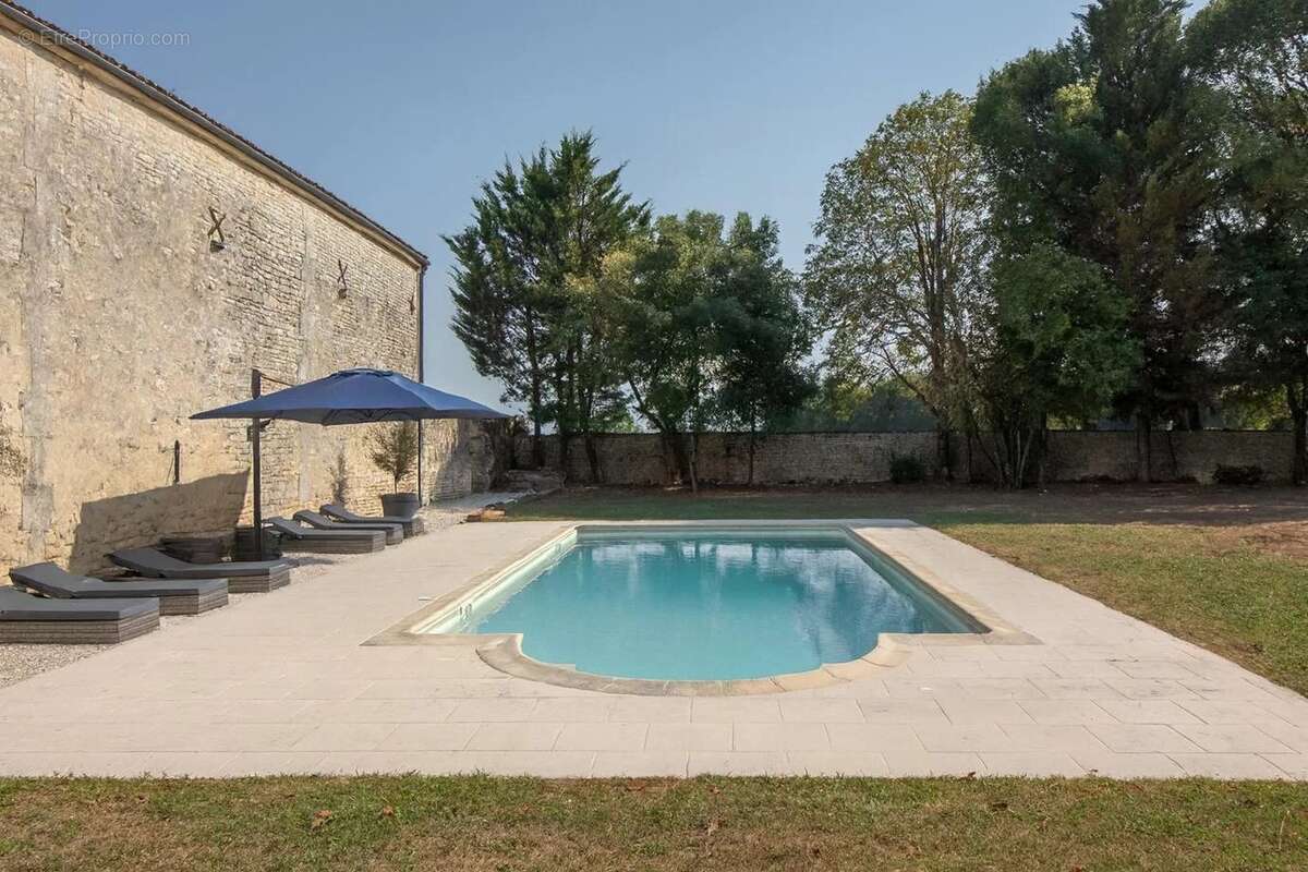 Maison à SAINT-JEAN-D&#039;ANGELY