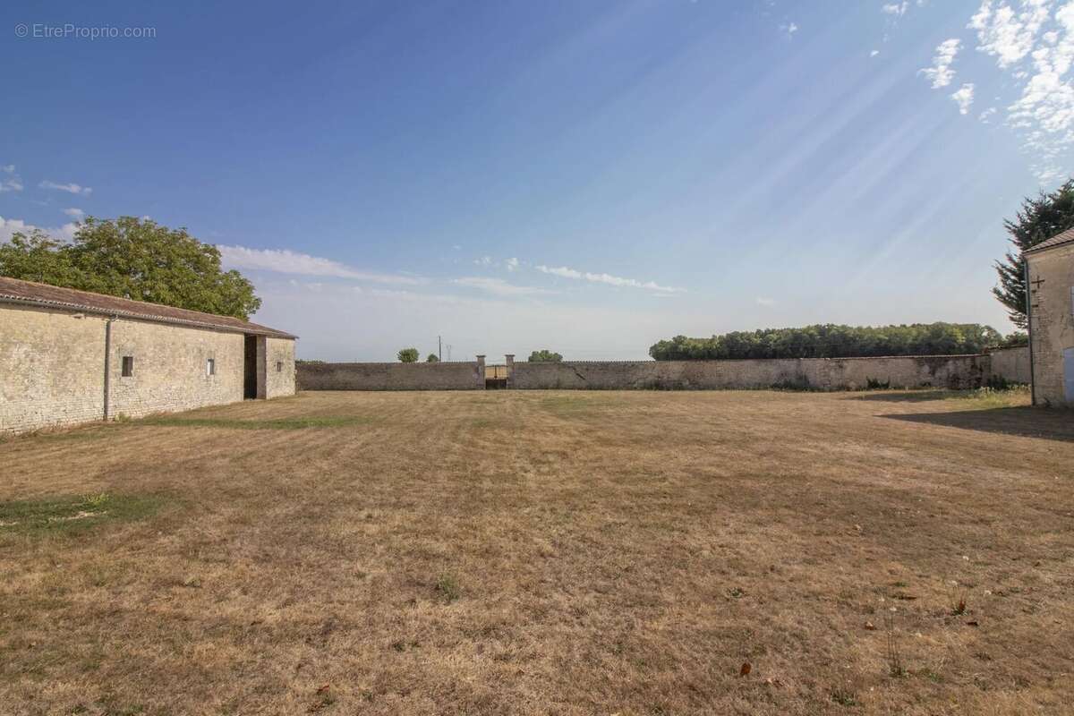 Maison à SAINT-JEAN-D&#039;ANGELY