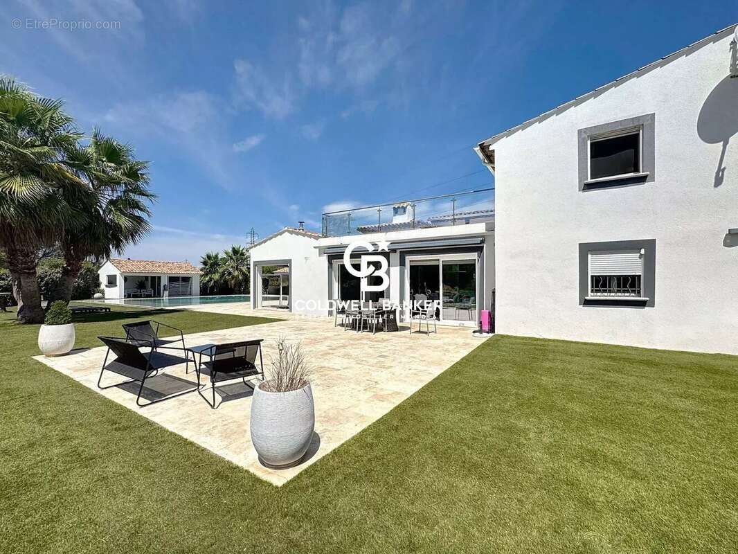 Maison à ROQUEBRUNE-SUR-ARGENS