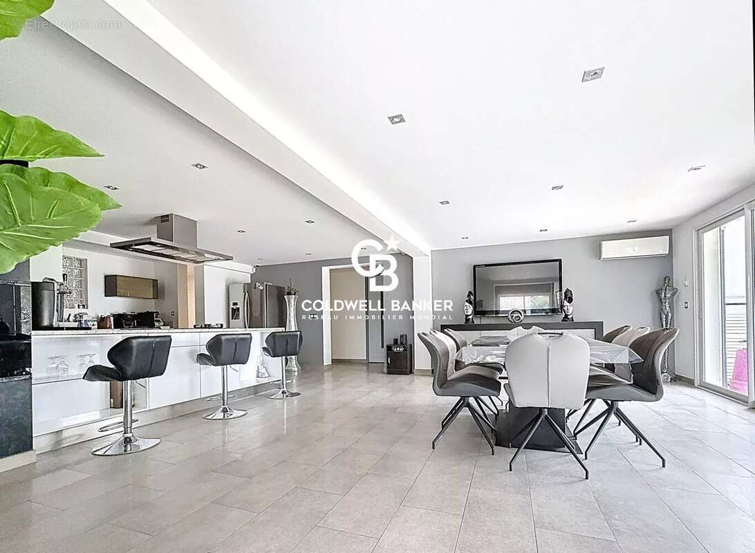 Maison à ROQUEBRUNE-SUR-ARGENS