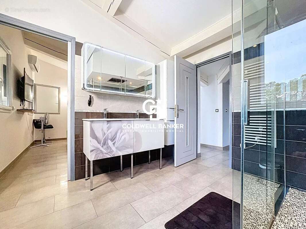 Maison à ROQUEBRUNE-SUR-ARGENS