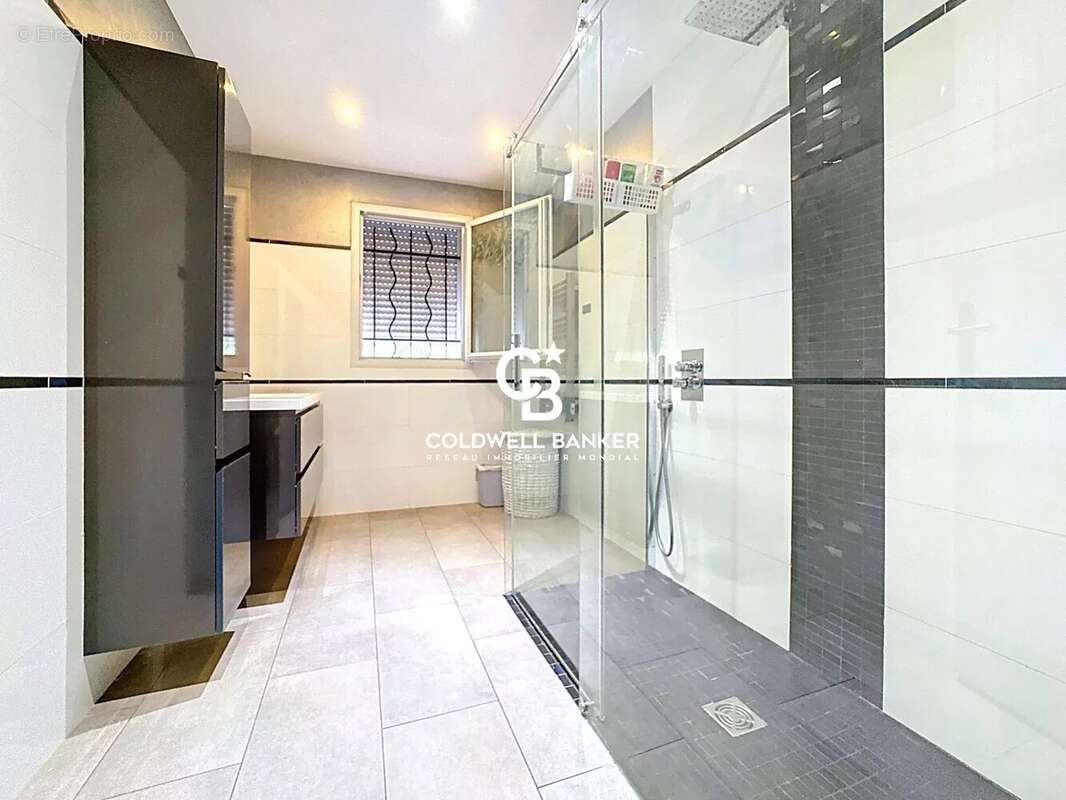 Maison à ROQUEBRUNE-SUR-ARGENS