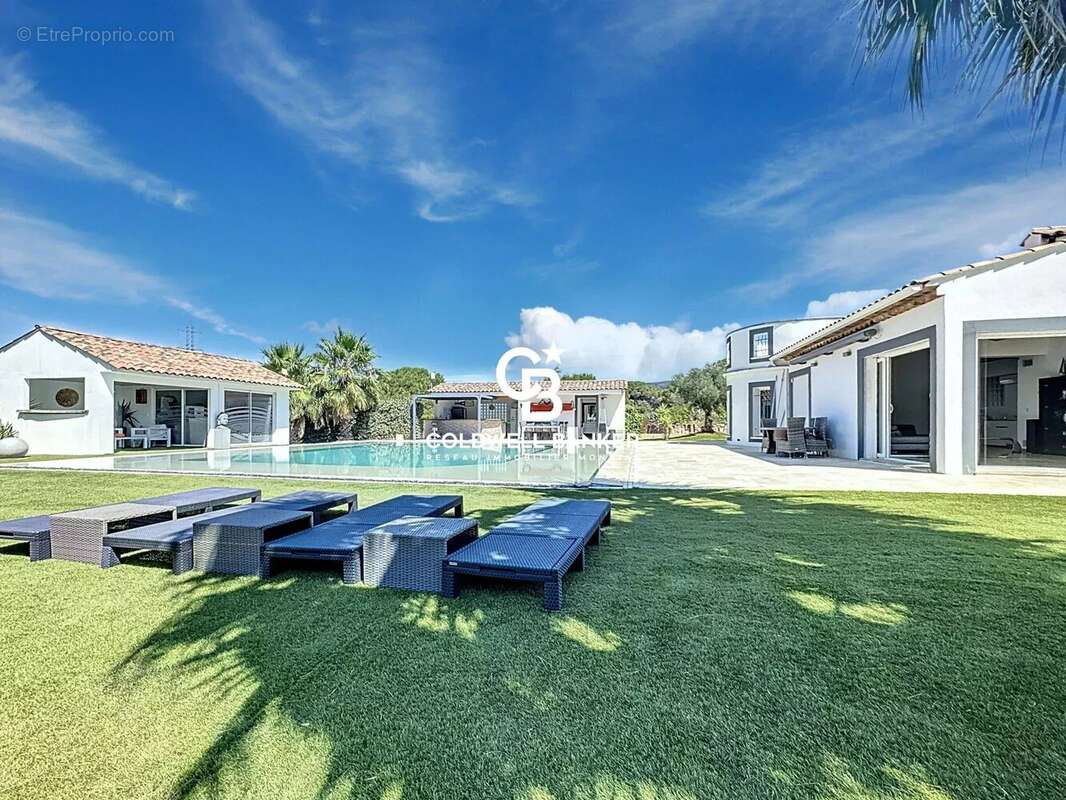 Maison à ROQUEBRUNE-SUR-ARGENS