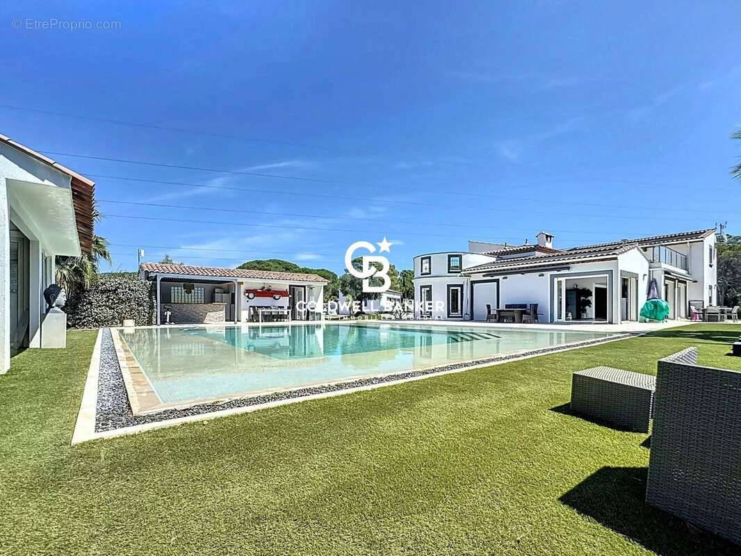 Maison à ROQUEBRUNE-SUR-ARGENS