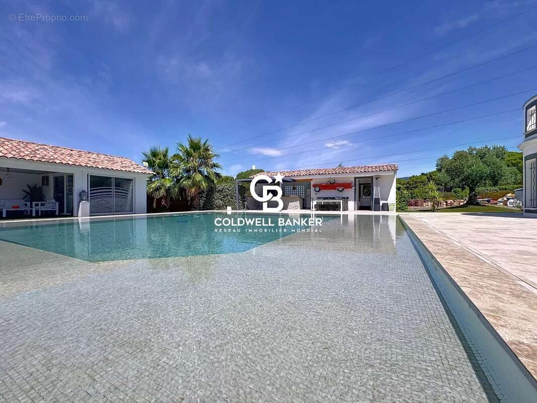 Maison à ROQUEBRUNE-SUR-ARGENS