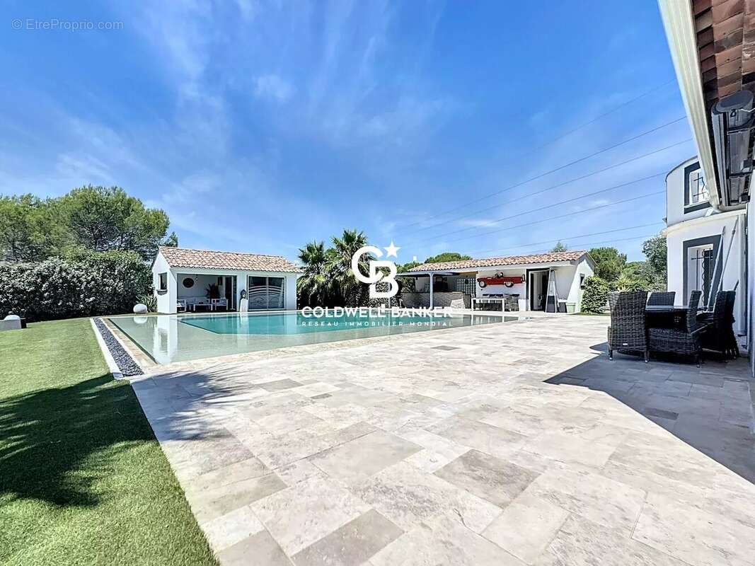 Maison à ROQUEBRUNE-SUR-ARGENS