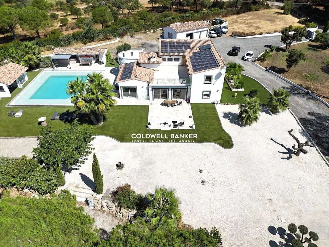 Maison à ROQUEBRUNE-SUR-ARGENS