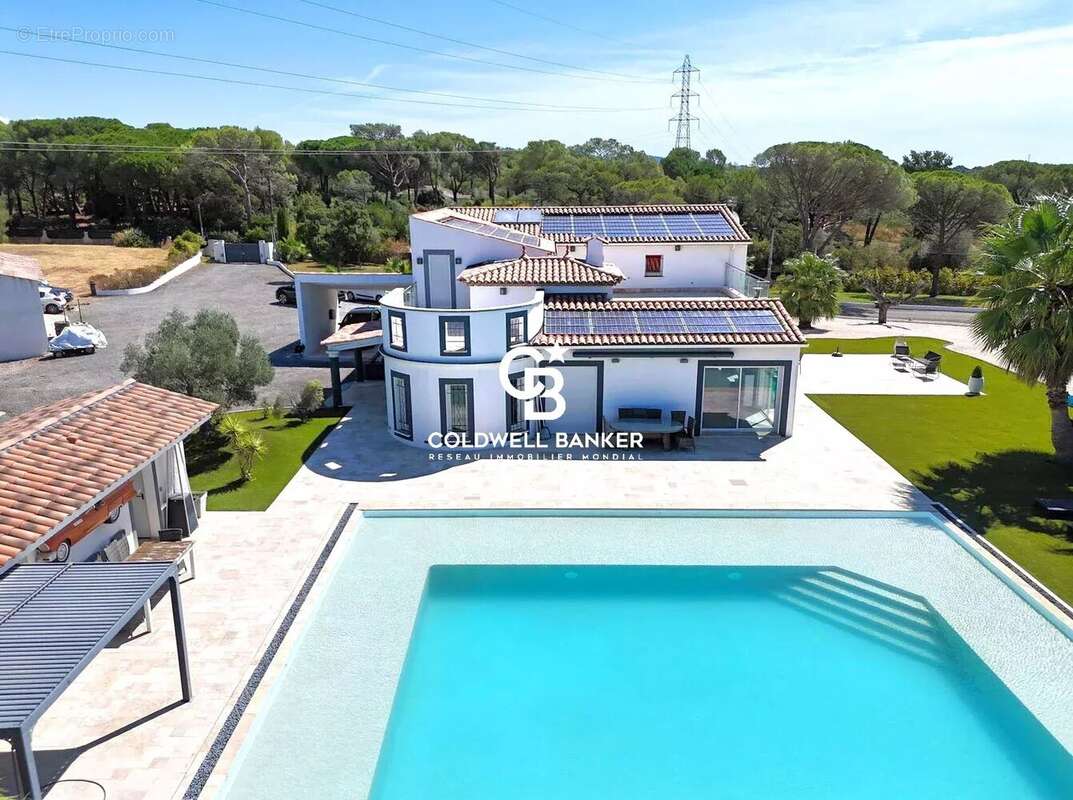 Maison à ROQUEBRUNE-SUR-ARGENS