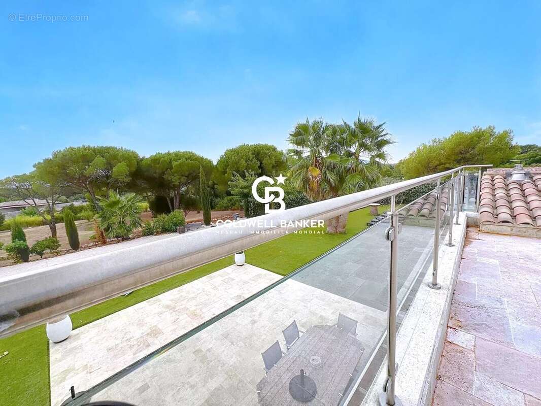 Maison à ROQUEBRUNE-SUR-ARGENS