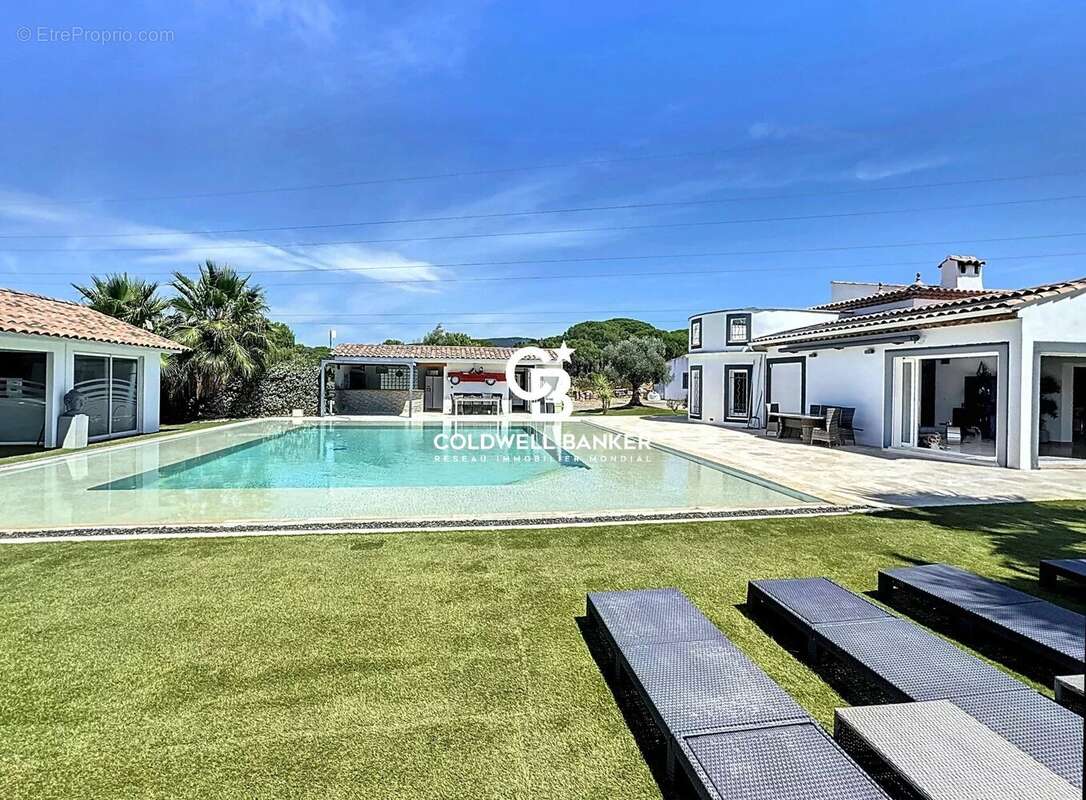 Maison à ROQUEBRUNE-SUR-ARGENS