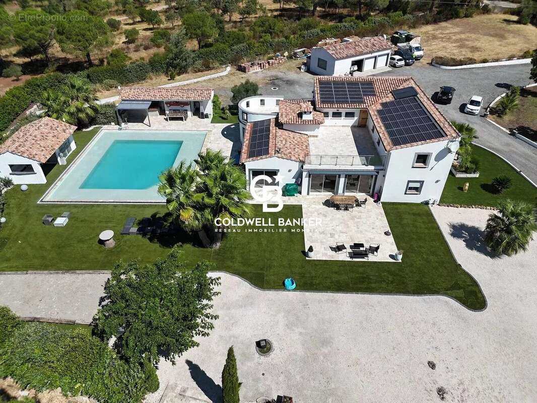 Maison à ROQUEBRUNE-SUR-ARGENS