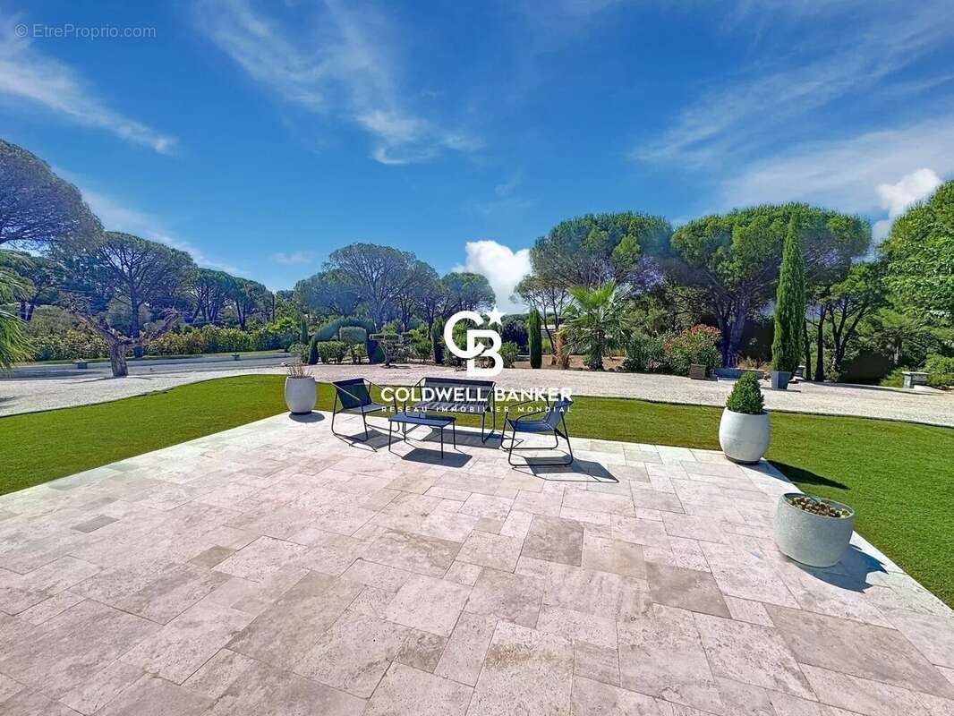 Maison à ROQUEBRUNE-SUR-ARGENS