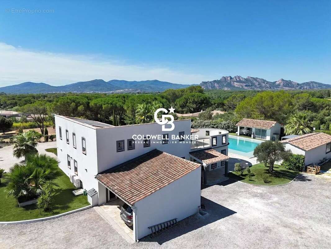 Maison à ROQUEBRUNE-SUR-ARGENS