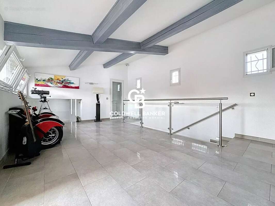 Maison à ROQUEBRUNE-SUR-ARGENS