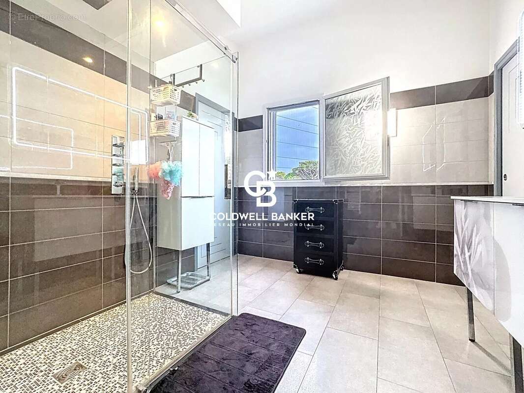 Maison à ROQUEBRUNE-SUR-ARGENS