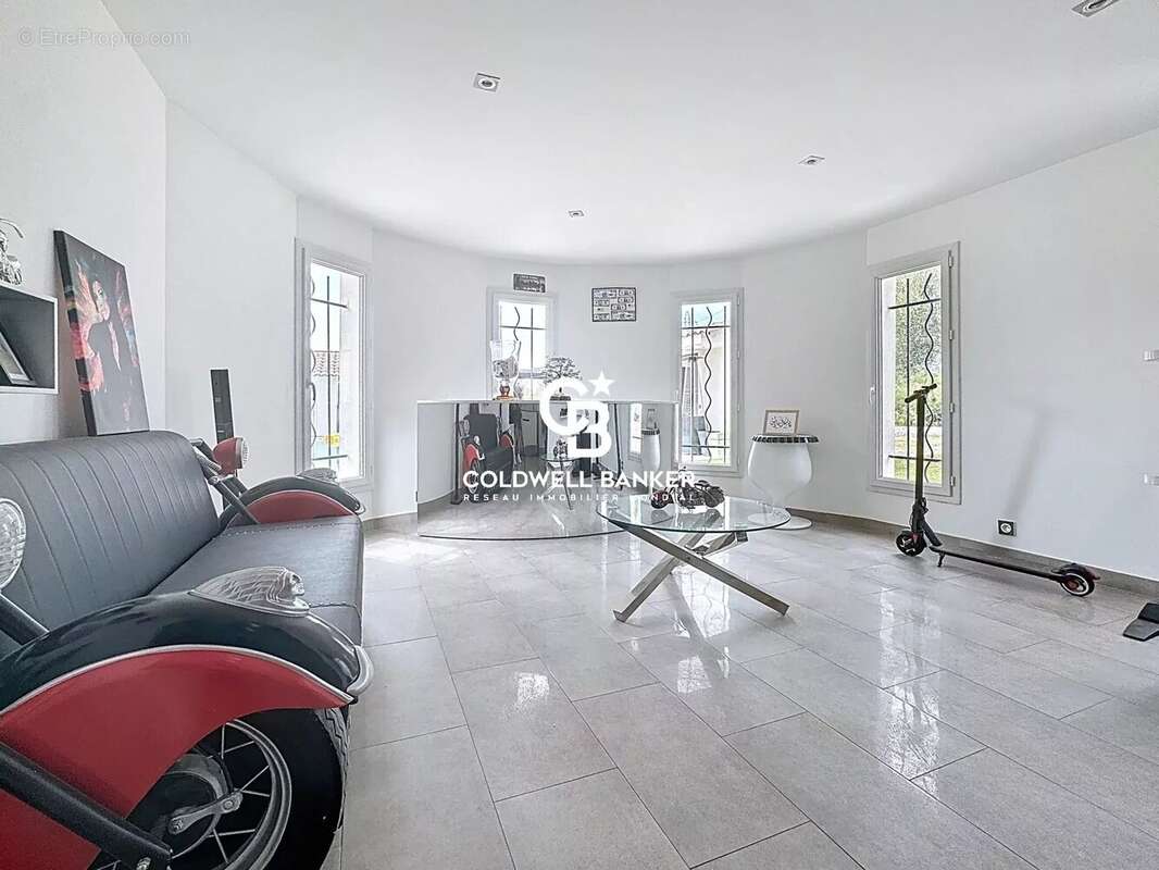 Maison à ROQUEBRUNE-SUR-ARGENS