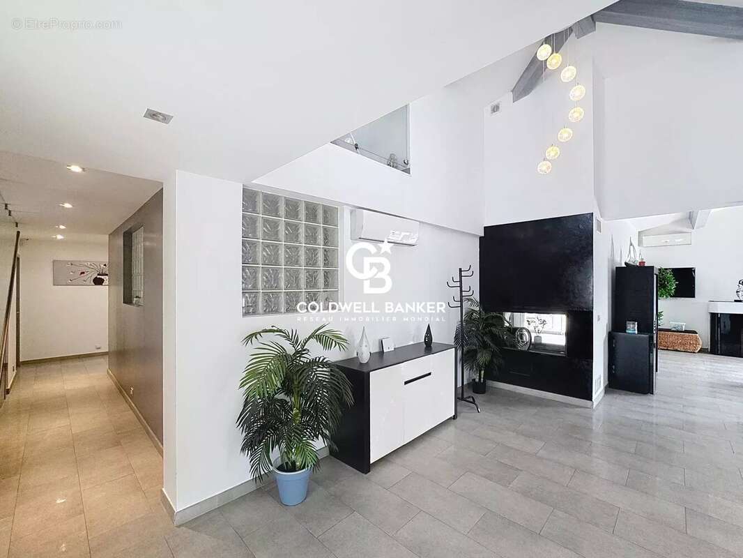 Maison à ROQUEBRUNE-SUR-ARGENS