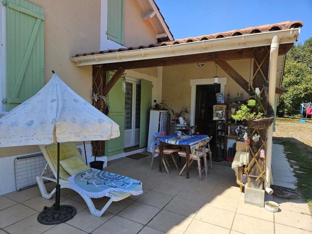 Maison à LADEVEZE-RIVIERE