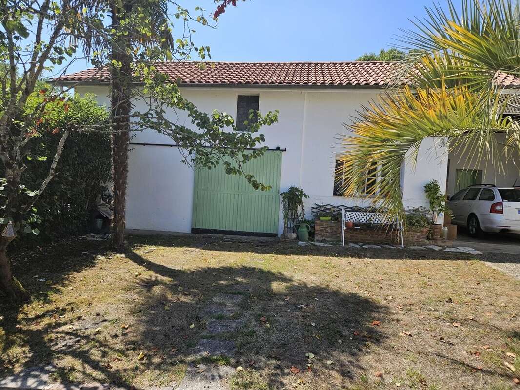 Maison à LADEVEZE-RIVIERE