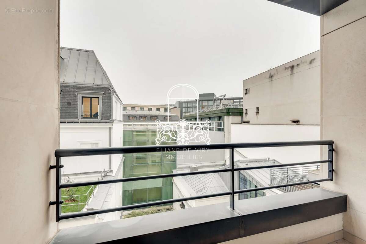 Appartement à PARIS-8E