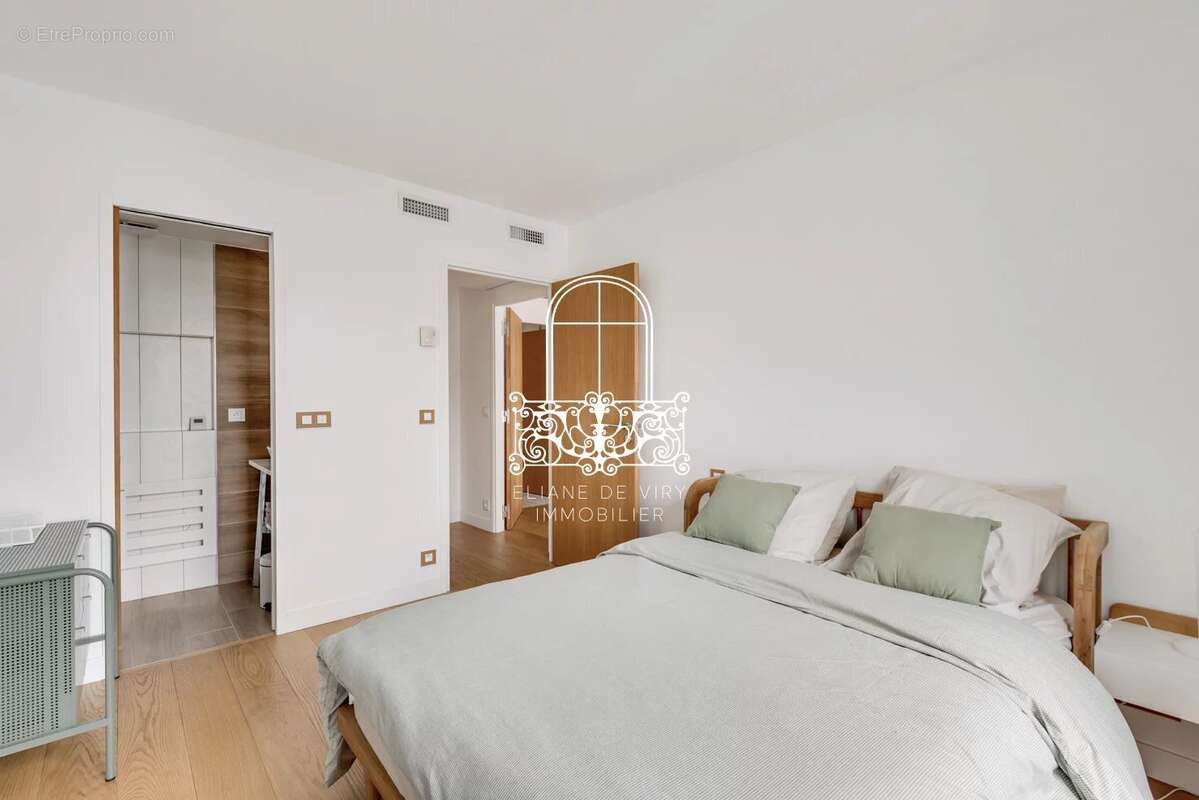 Appartement à PARIS-8E