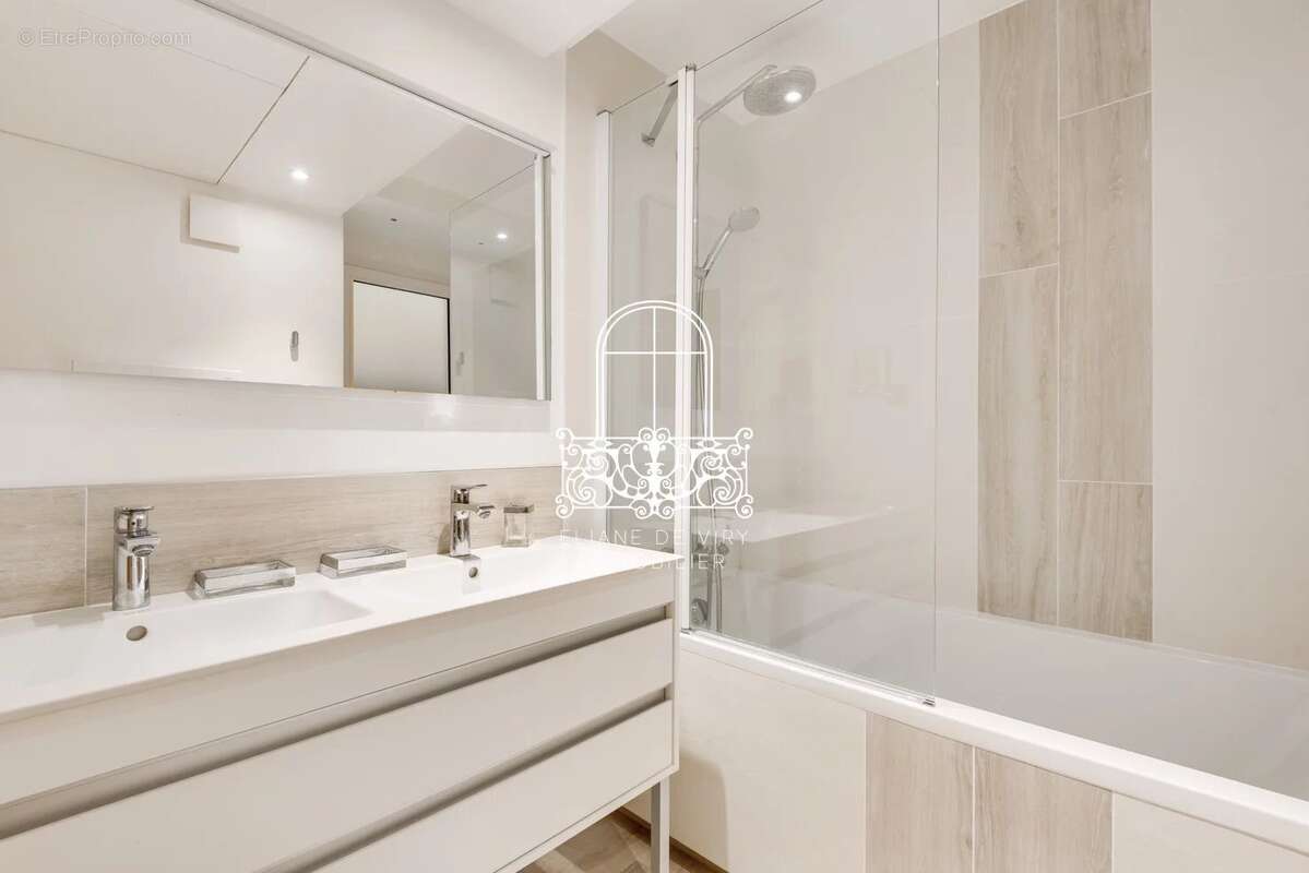 Appartement à PARIS-8E