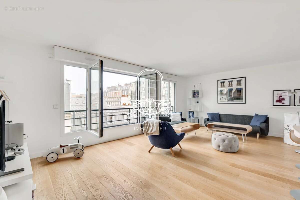 Appartement à PARIS-8E