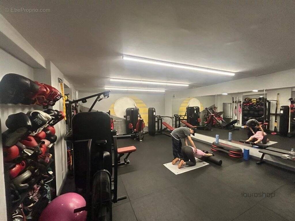 Commerce à PARIS-2E