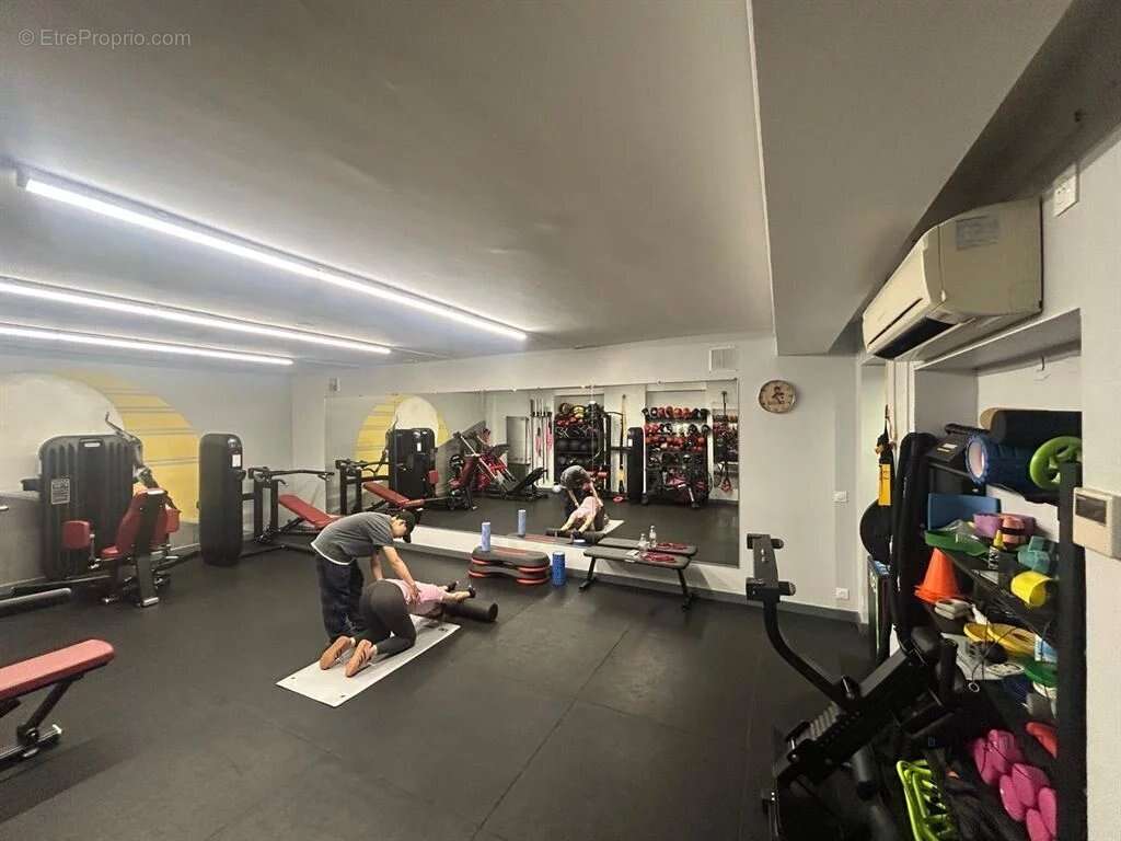 Commerce à PARIS-2E