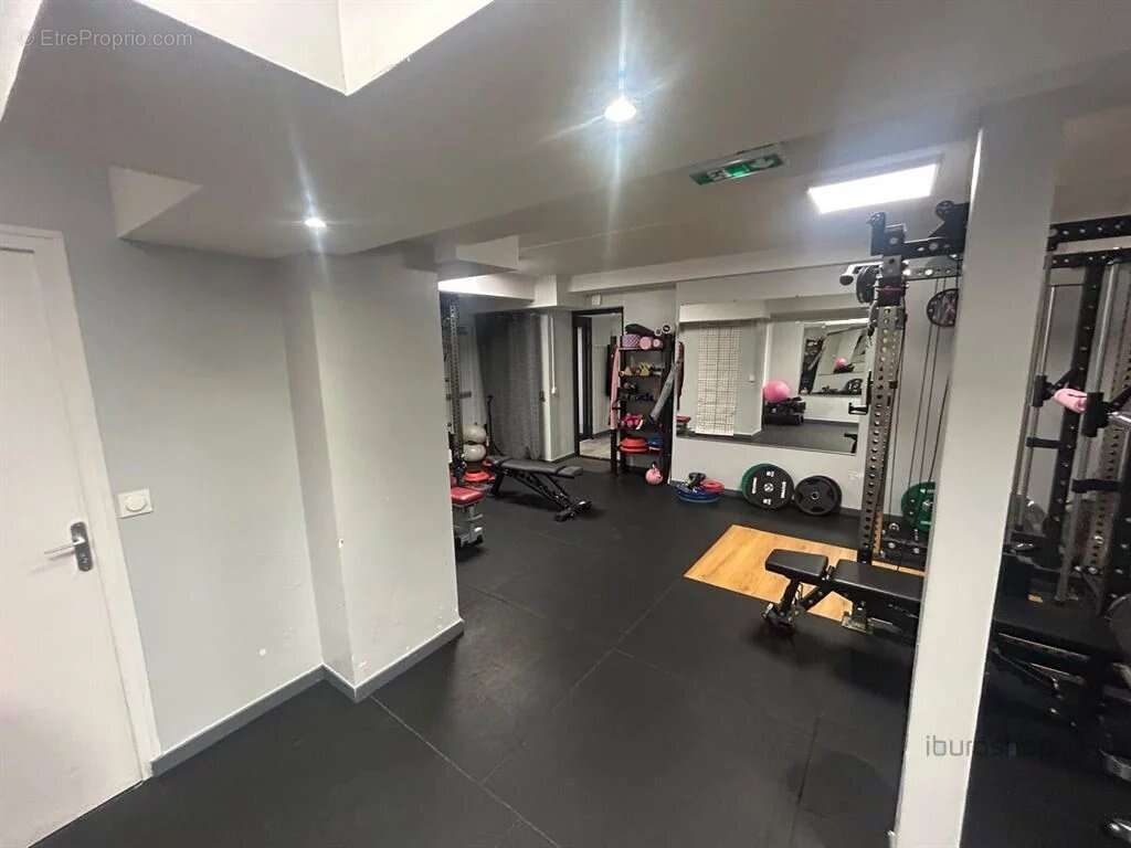 Commerce à PARIS-2E