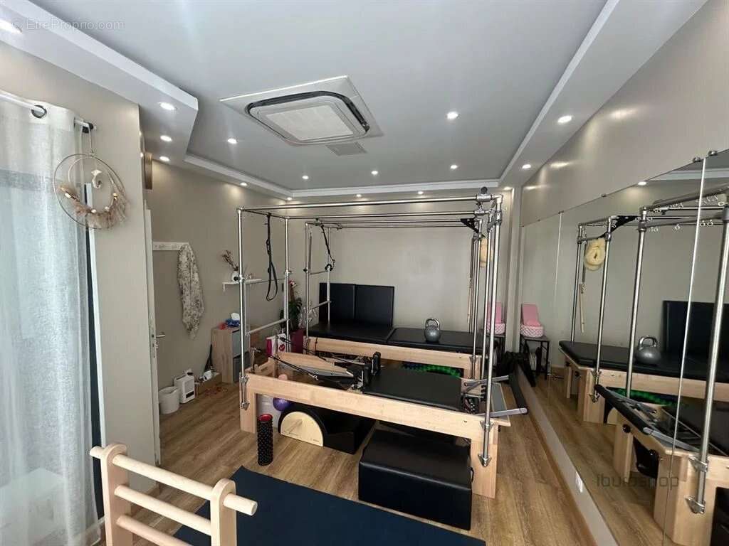 Commerce à PARIS-2E