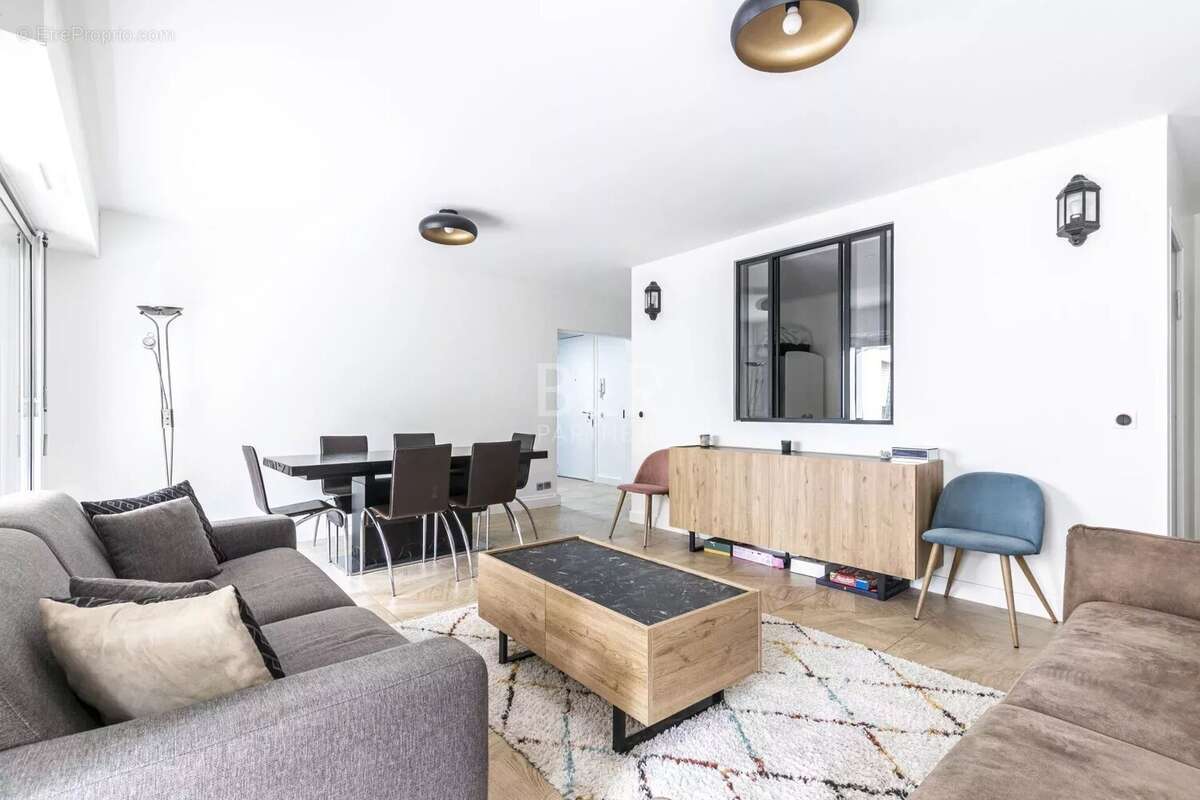 Appartement à NEUILLY-SUR-SEINE