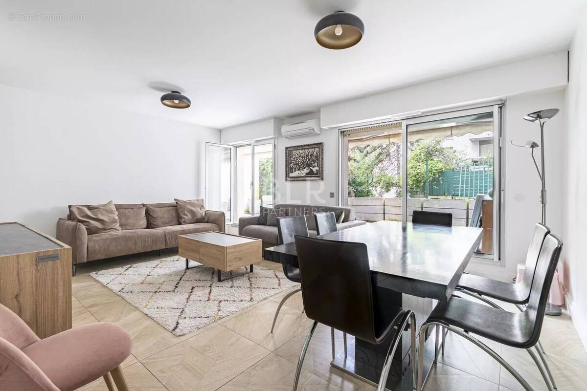 Appartement à NEUILLY-SUR-SEINE