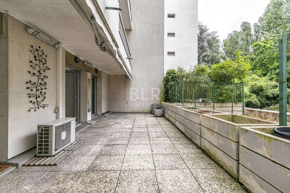 Appartement à NEUILLY-SUR-SEINE